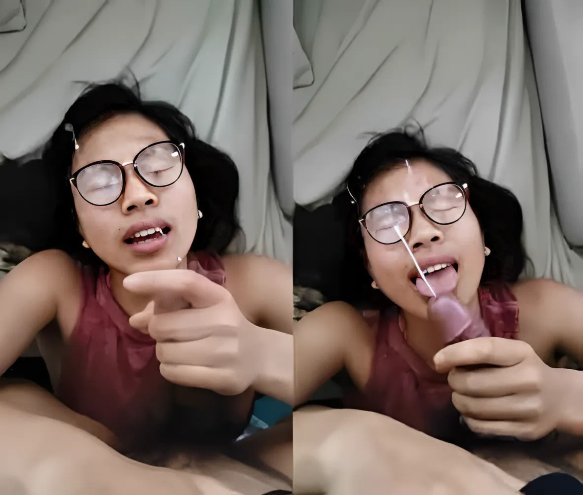 戴眼镜的女孩抚摸着他的鸡巴，把它射到了她的脸上